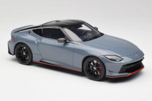 Nissan Z RZ34 NISMO Stealth Szürke GT Spirit 1:18 GT484 Gyanta – 4. kép a 6-ből