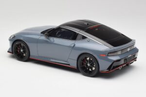 Nissan Z RZ34 NISMO Stealth Szürke GT Spirit 1:18 GT484 Gyanta – 5. kép a 6-ből