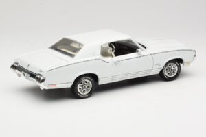 Oldsmobile Cutlass SX Fehér ERTL 1:18 33775 Fém – 3. kép a 8-ből