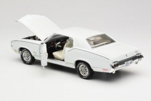 Oldsmobile Cutlass SX Fehér ERTL 1:18 33775 Fém – 5. kép a 8-ből
