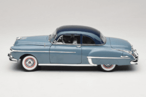 Oldsmobile 88 Kék Grease Auto World 1:18 AWSS103/06 Fém – 4. kép a 8-ből