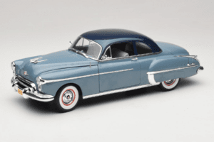 Oldsmobile 88 Kék Grease Auto World 1:18 AWSS103/06 Fém