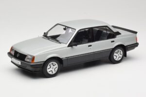Opel Ascona C SR Ezüst MCG 1:18 MCG18460 Fém