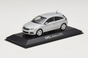Opel Astra H GTC Ezüst Minichamps 1:43 ASTRA003 Fém – 2. kép a 4-ből