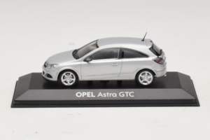 Opel Astra H GTC Ezüst Minichamps 1:43 ASTRA003 Fém