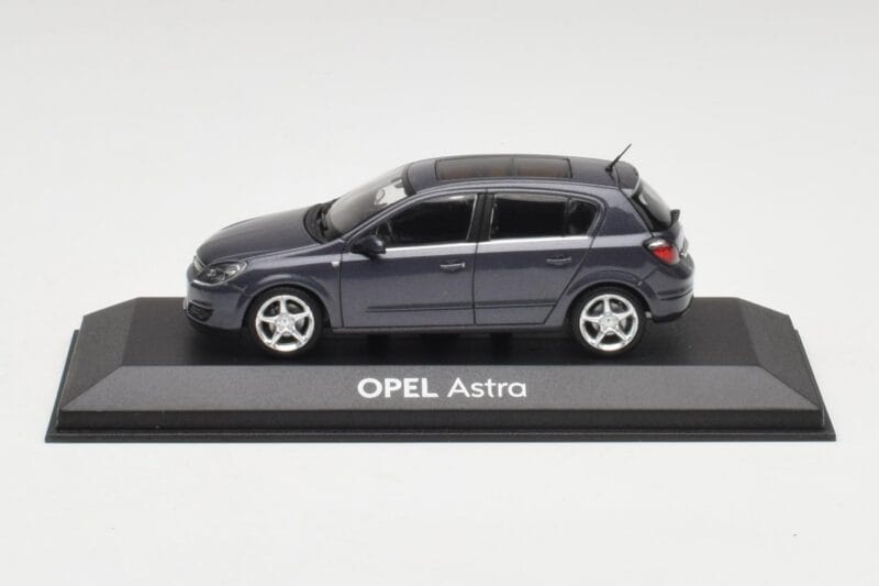 Opel Astra H Sötétkék Minichamps 1:43 B24910027-A1 Fém