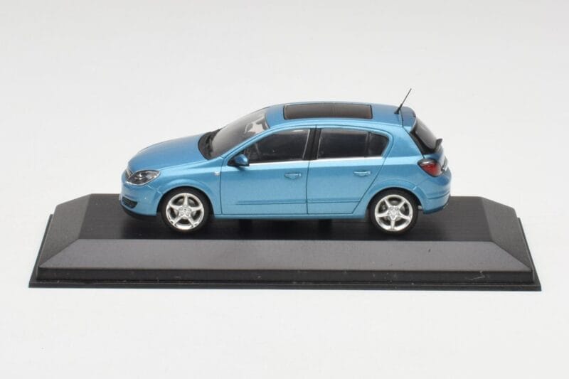 Opel Astra H Világoskék Minichamps 1:43 400043001 Fém