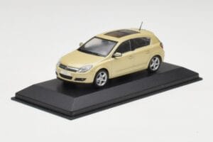 Opel Astra H Sárga Metál Minichamps 1:43 403043003 Fém – 2. kép a 4-ből