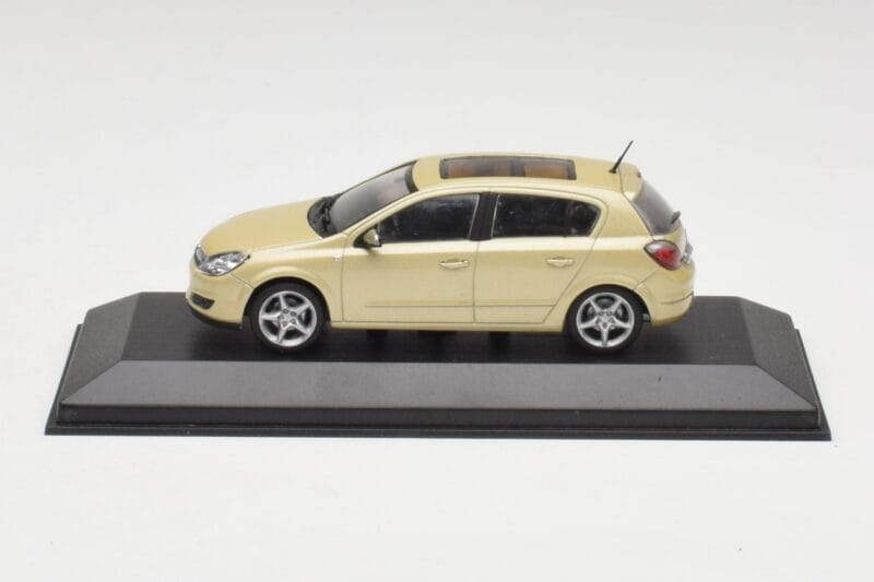 Opel Astra H Sárga Metál Minichamps 1:43 403043003 Fém