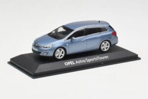 Opel Astra J Sports Tourer Blue Metallic Minichamps 1:43 400049012 Fém – 2. kép a 4-ből