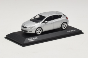 Opel Astra J Ezüst Minichamps 1:43 400049000 Fém – 2. kép a 4-ből