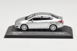 Opel Astra J Ezüst Minichamps 1:43 410042000 Fém
