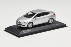 Opel Astra J Ezüst Minichamps 1:43 410042000 Fém – 2. kép a 5-ből