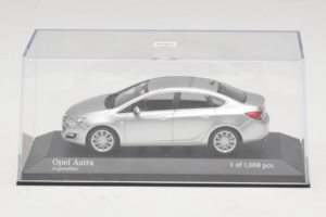 Opel Astra J Ezüst Minichamps 1:43 410042000 Fém – 4. kép a 5-ből