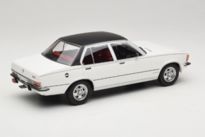 Opel Commodore B Fehér MCG 1:18 MCG18564 Fém – 2. kép a 6-ből