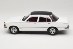 Opel Commodore B Fehér MCG 1:18 MCG18564 Fém – 3. kép a 6-ből