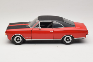 Opel Commodore GS/E Piros Revell 1:18 08826 Fém – 4. kép a 8-ből
