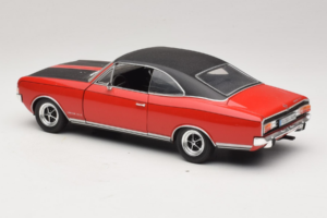 Opel Commodore GS/E Piros Revell 1:18 08826 Fém – 7. kép a 8-ből