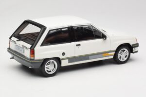Opel Corsa A Sprint Fehér MCG 1:18 MCG18432 Fém – 2. kép a 6-ből