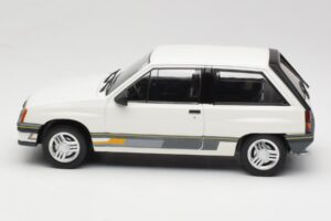 Opel Corsa A Sprint Fehér MCG 1:18 MCG18432 Fém – 3. kép a 6-ből