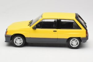 Opel Corsa A SR Sárga MCG 1:18 MCG18431 Fém – 3. kép a 6-ből