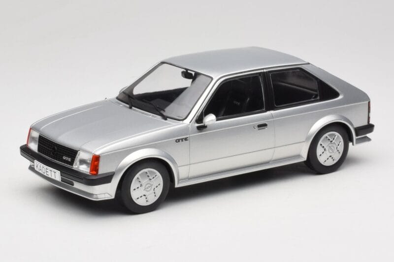 Opel Kadett D GTE Ezüst MCG 1:18 MCG18533 Fém