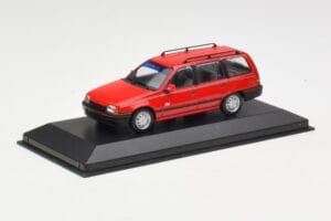Opel Kadett E Club Kombi Piros Minichamps 1:43 400045910 Fém – 3. kép a 3-ből