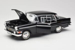 Opel Kapitan P1 Fekete Revell 1:18 08822 Fém – 2. kép a 8-ből