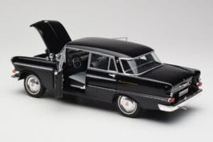Opel Kapitan P1 Fekete Revell 1:18 08822 Fém – 5. kép a 8-ből