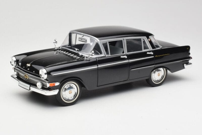 Opel Kapitan P1 Fekete Revell 1:18 08822 Fém
