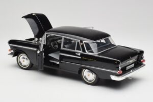 Opel Kapitan P2 Fekete Revell 1:18 08821 Fém – 5. kép a 8-ből
