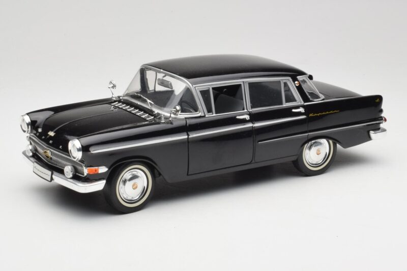 Opel Kapitan P2 Fekete Revell 1:18 08821 Fém