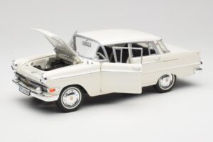 Opel Kapitan P2 Fehér Revell 1:18 08821-M1 Fém – 2. kép a 8-ből