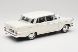 Opel Kapitan P2 Fehér Revell 1:18 08821-M1 Fém – 3. kép a 8-ből