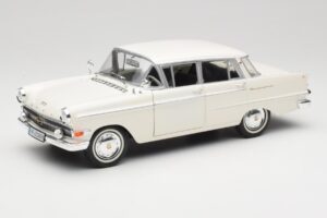 Opel Kapitan P2 Fehér Revell 1:18 08821-M1 Fém