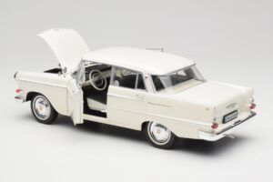 Opel Kapitan P2 Fehér Revell 1:18 08821-M1 Fém – 5. kép a 8-ből