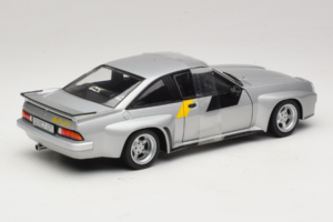 Opel Manta 400 Homologation Ezüst Revell 1:18 08491 Fém – 2. kép a 6-ből