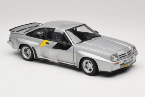 Opel Manta 400 Homologation Ezüst Revell 1:18 08491 Fém – 4. kép a 6-ből