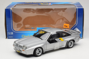 Opel Manta 400 Homologation Ezüst Revell 1:18 08491 Fém – 6. kép a 6-ből