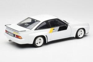 Opel Manta 400 Homologation Fehér Revell 1:18 8819 Fém – 3. kép a 8-ből