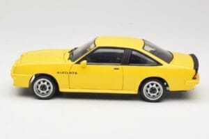 Opel Manta B GT/E Sárga Revell 1:18 08421 Fém – 4. kép a 8-ből
