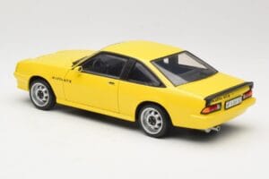 Opel Manta B GT/E Sárga Revell 1:18 08421 Fém – 7. kép a 8-ből