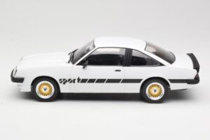 Opel Manta B Sport Fehér MCG 1:18 MCG18237 Fém – 3. kép a 6-ből