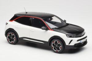 Opel Mokka-E GS Line Jada Fehér Otto 1:18 OT1045 Gyanta – 4. kép a 6-ből