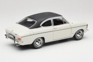 Opel Olympia A Coupe Fehér Fekete Revell 1:18 8446 Fém – 3. kép a 8-ből