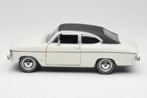 Opel Olympia A Coupe Fehér Fekete Revell 1:18 8446 Fém – 4. kép a 8-ből
