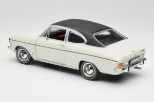Opel Olympia A Coupe Fehér Fekete Revell 1:18 8446 Fém – 7. kép a 8-ből