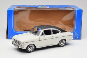 Opel Olympia A Coupe Fehér Fekete Revell 1:18 8446 Fém – 8. kép a 8-ből