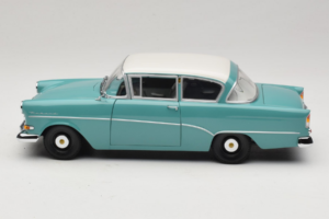 Opel Rekord P1 Türkizkék Minichamps 1:18 180043200 Fém – 4. kép a 8-ből