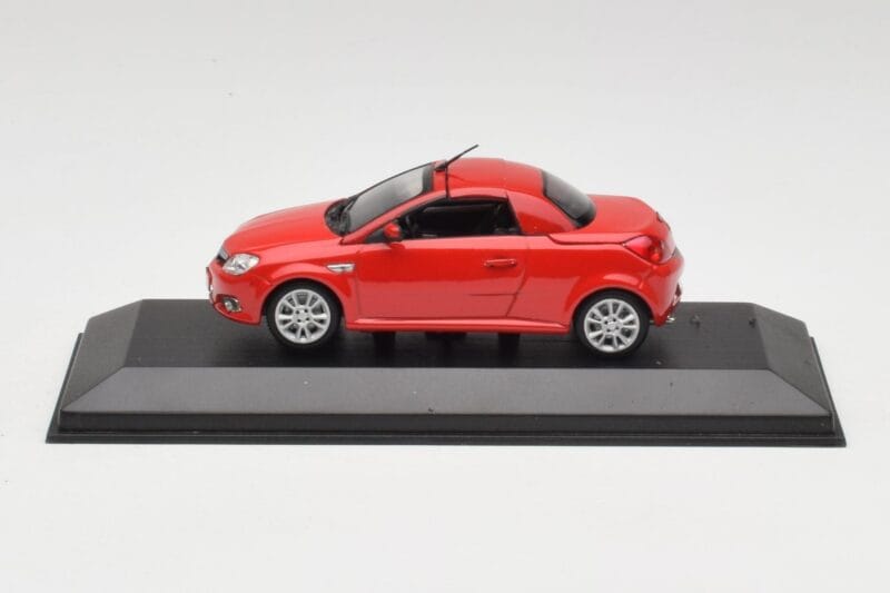 Opel Tigra TwinTop Magma Piros Minichamps 1:43 B24910027T Fém